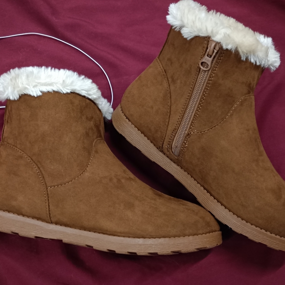BNWT Girls Cat and Jack chestnut boots size 3 and size 5